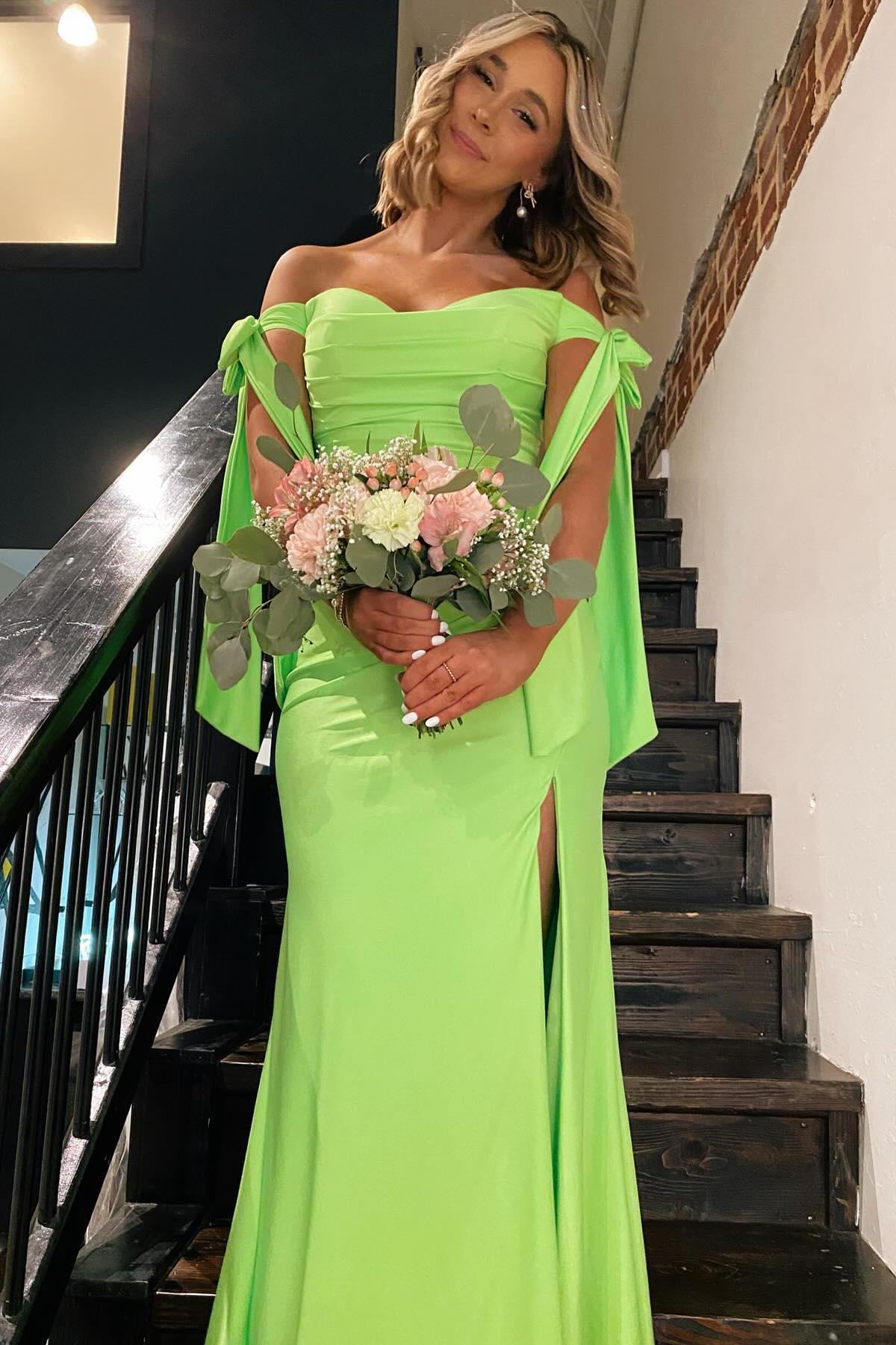 Lincoln | Vestido formal largo de sirena fruncido en verde limón con hombros descubiertos