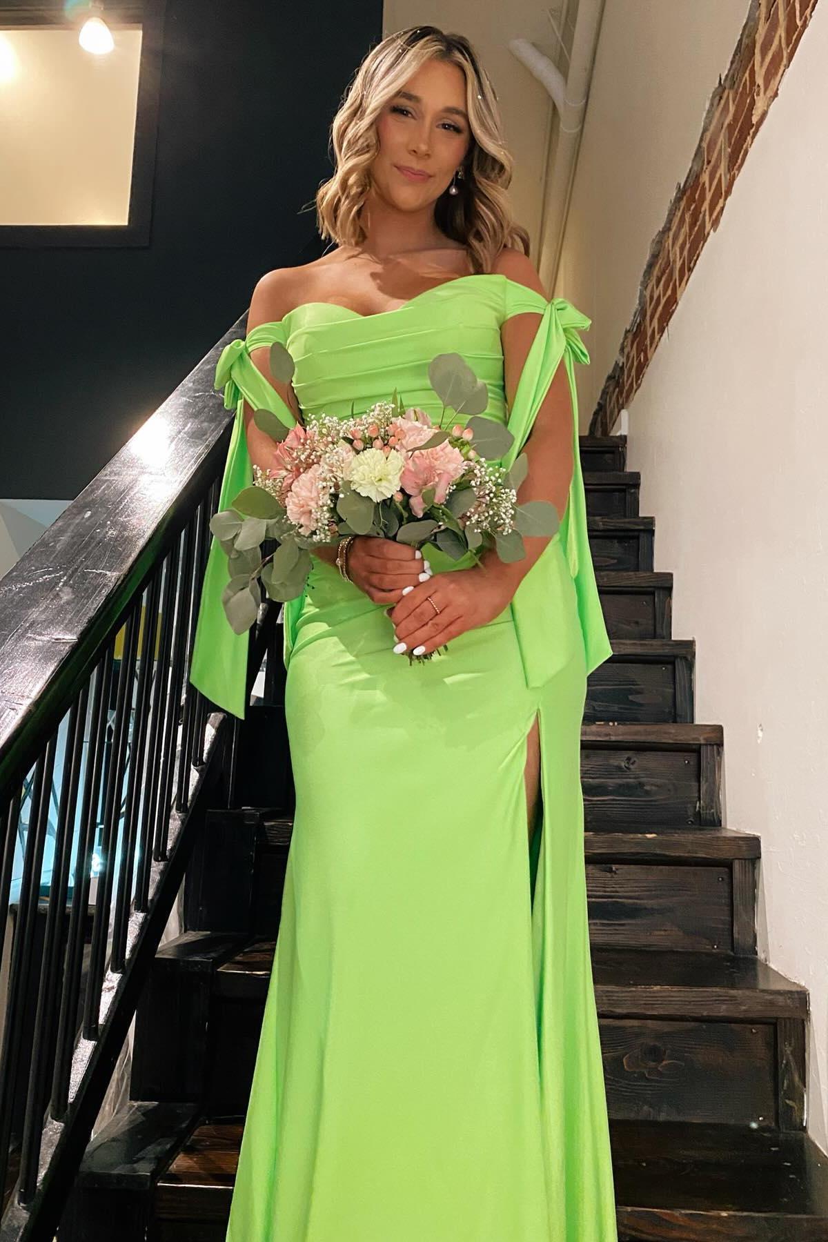 Lincoln | Vestido formal largo de sirena fruncido en verde limón con hombros descubiertos