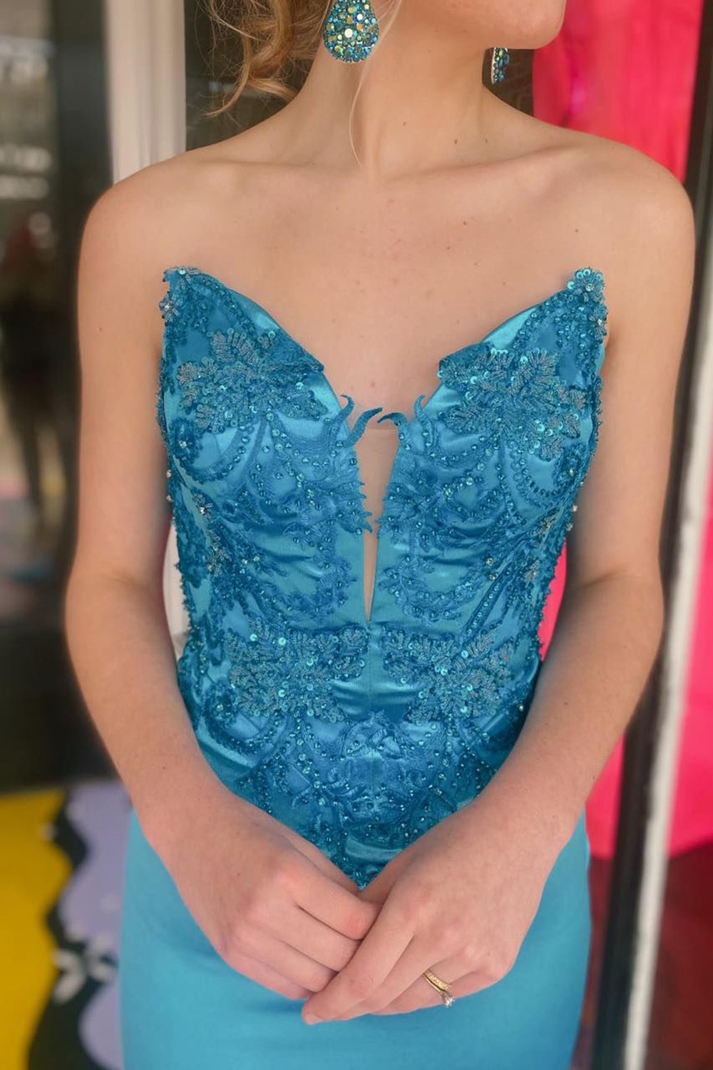 Loey | Vestido de fiesta de sirena con escote en V y abertura en satén azul