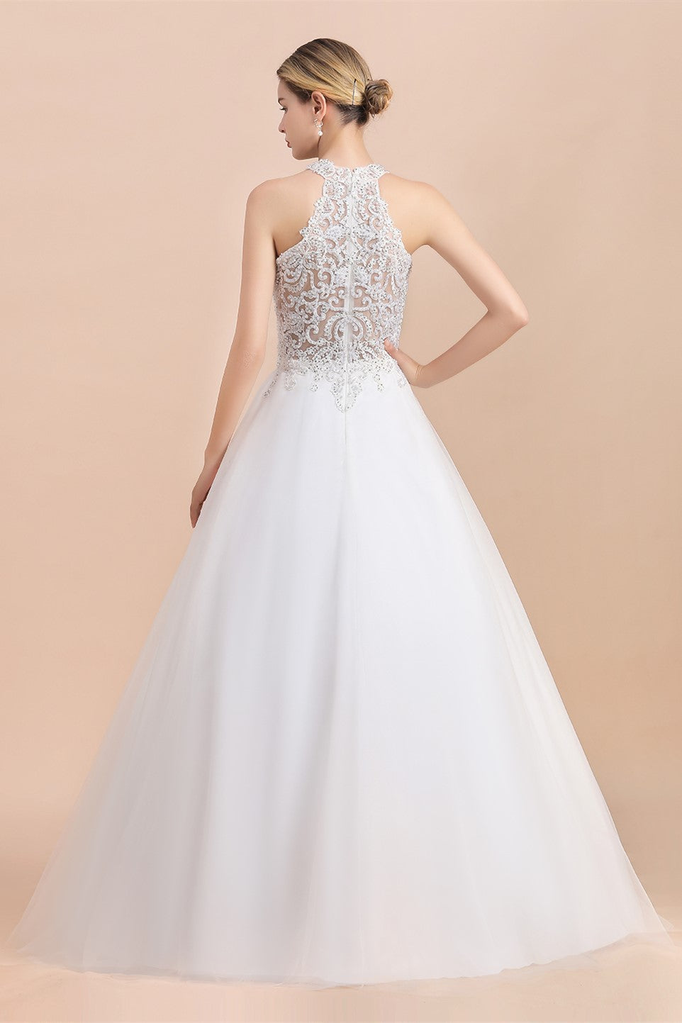 Vestido de novia largo de corte A con cuello halter, apliques de encaje y lentejuelas, sin mangas