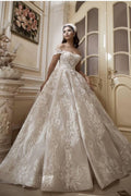 Vestido de novia largo de corte A con hombros descubiertos y apliques de encaje