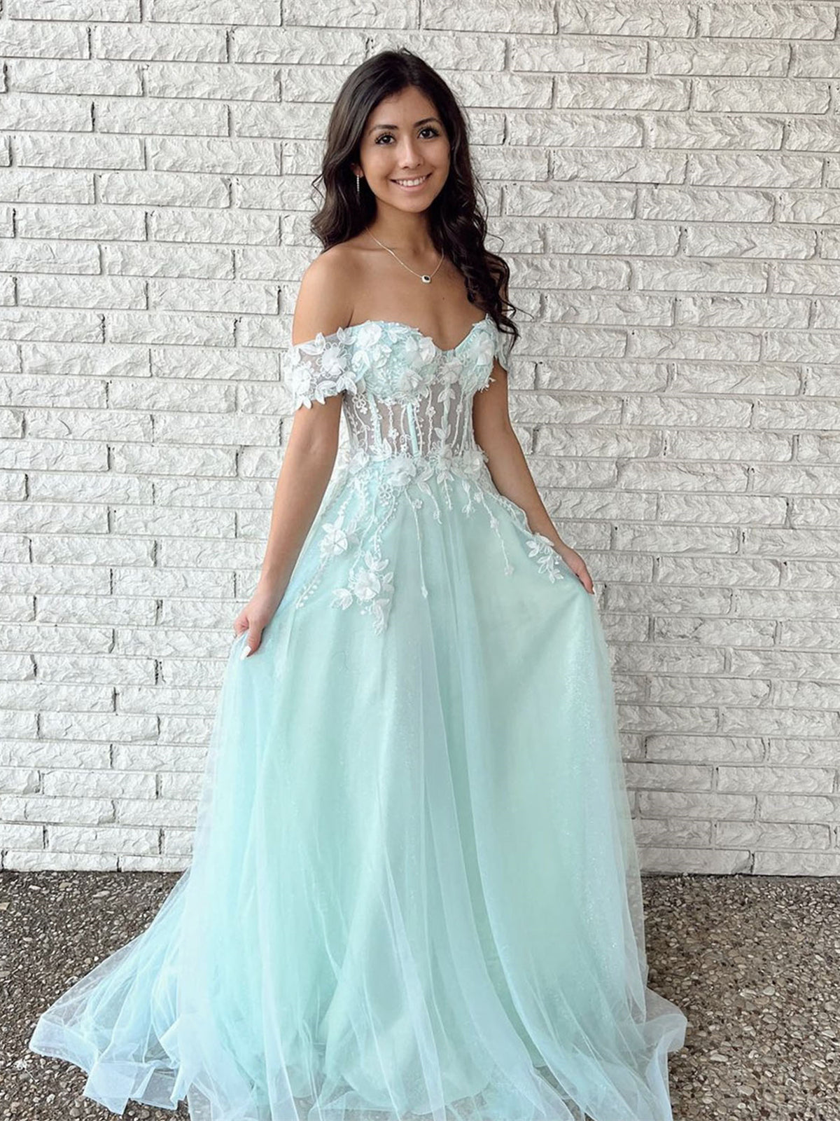 Langes, schulterfreies A-Linien-Abendkleid aus Spitze und Tüll in Mintgrün