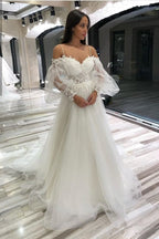 Vestido de novia largo de tul con encaje, escote en forma de A, hombros descubiertos, apliques de corazón y mangas