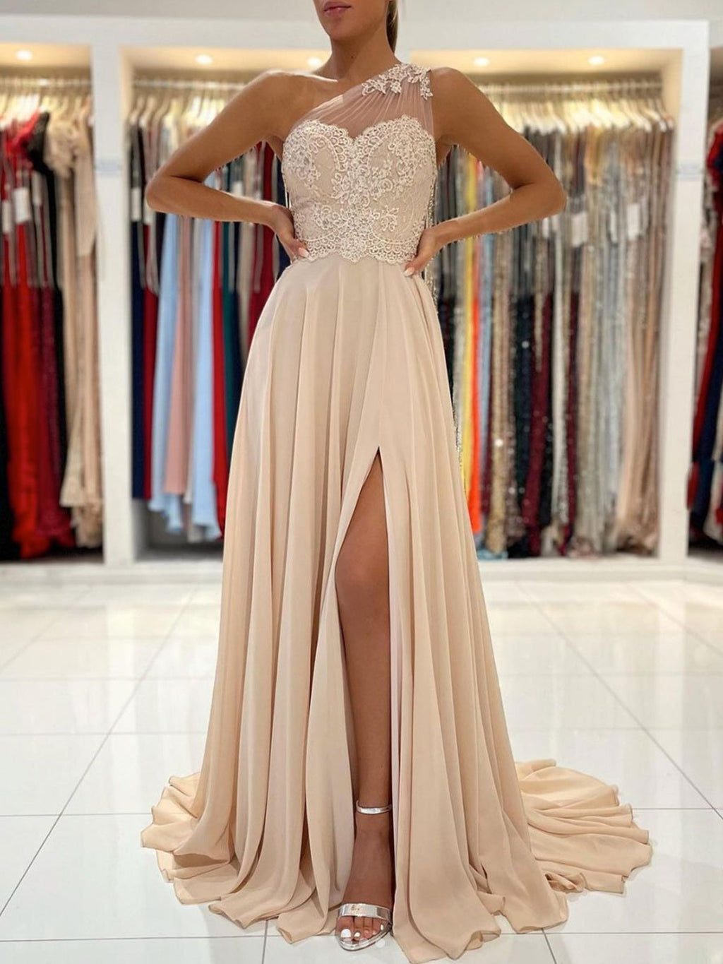 Langes A-Linien-Ballkleid mit einer Schulter aus Chiffon mit Schlitz und Spitze, formelle Abendkleider