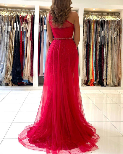 Langes A-Linien-Ballkleid aus Tüll mit One-Shoulder-Träger, Schlitz vorne und abnehmbarer Schleppe