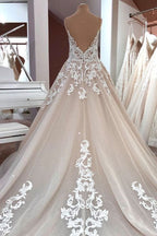 Langes A-Linien-Brautkleid mit Pailletten, Tüll und Spaghettiträgern und Applikationen