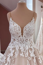 Langes A-Linien-Brautkleid mit Pailletten, Tüll und Spaghettiträgern und Applikationen