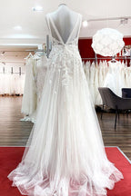 Langes, ärmelloses A-Linien-Brautkleid mit Tüll und Spitzenapplikationen und offenem Rücken
