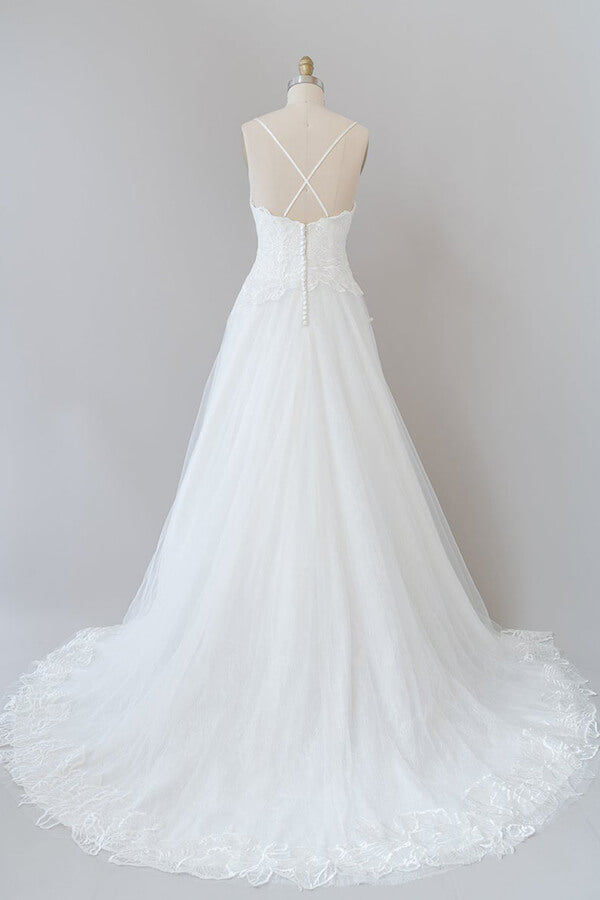 Vestido de novia largo de tul con espalda descubierta y tirantes finos en forma de A