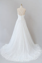 Vestido de novia largo de tul con espalda descubierta y tirantes finos en forma de A