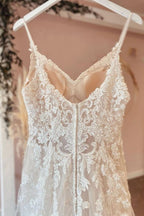 Langes A-Linien-Brautkleid mit Spaghettiträgern und Herzausschnitt, Applikationen, Spitze und Tüll