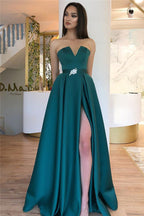 Vestido de noche largo de satén con abertura, sin tirantes ni espalda descubierta y corte A