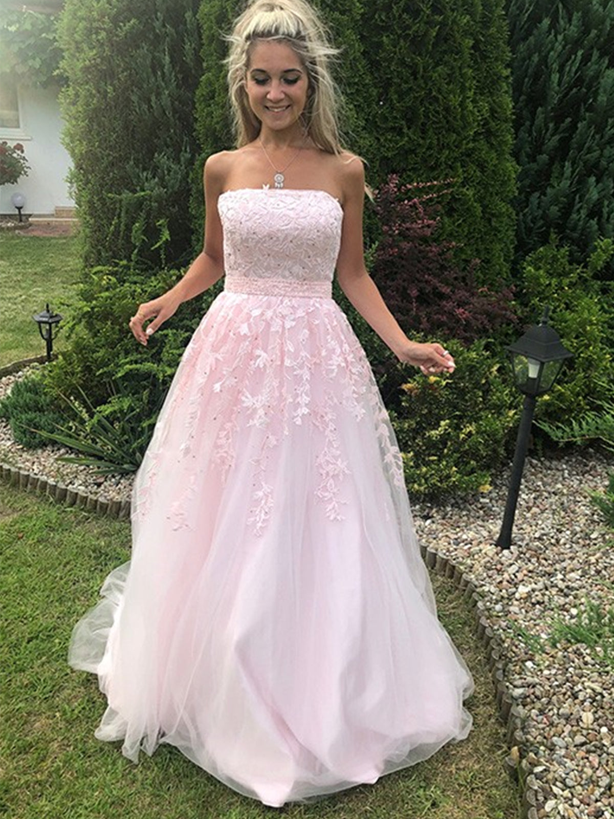 Langes trägerloses A-Linien-Ballkleid aus Tüllspitze in Rosa