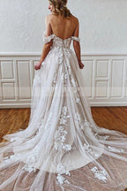 Vestido de novia largo de tul con escote en A, tirantes finos, apliques de corazón y encaje
