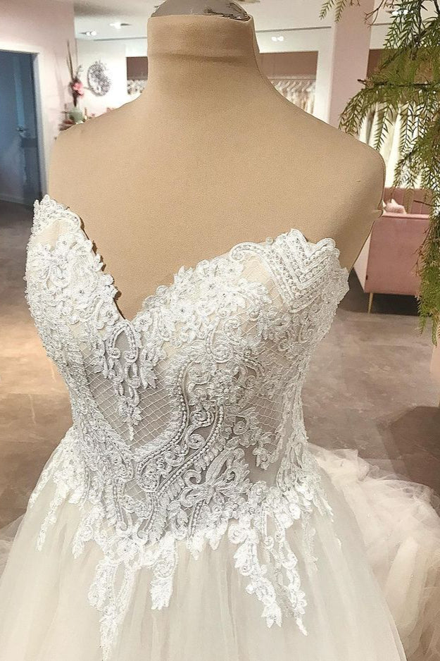 Langes A-Linien-Brautkleid mit Herzausschnitt und rückenfreiem Tüll und Spitze