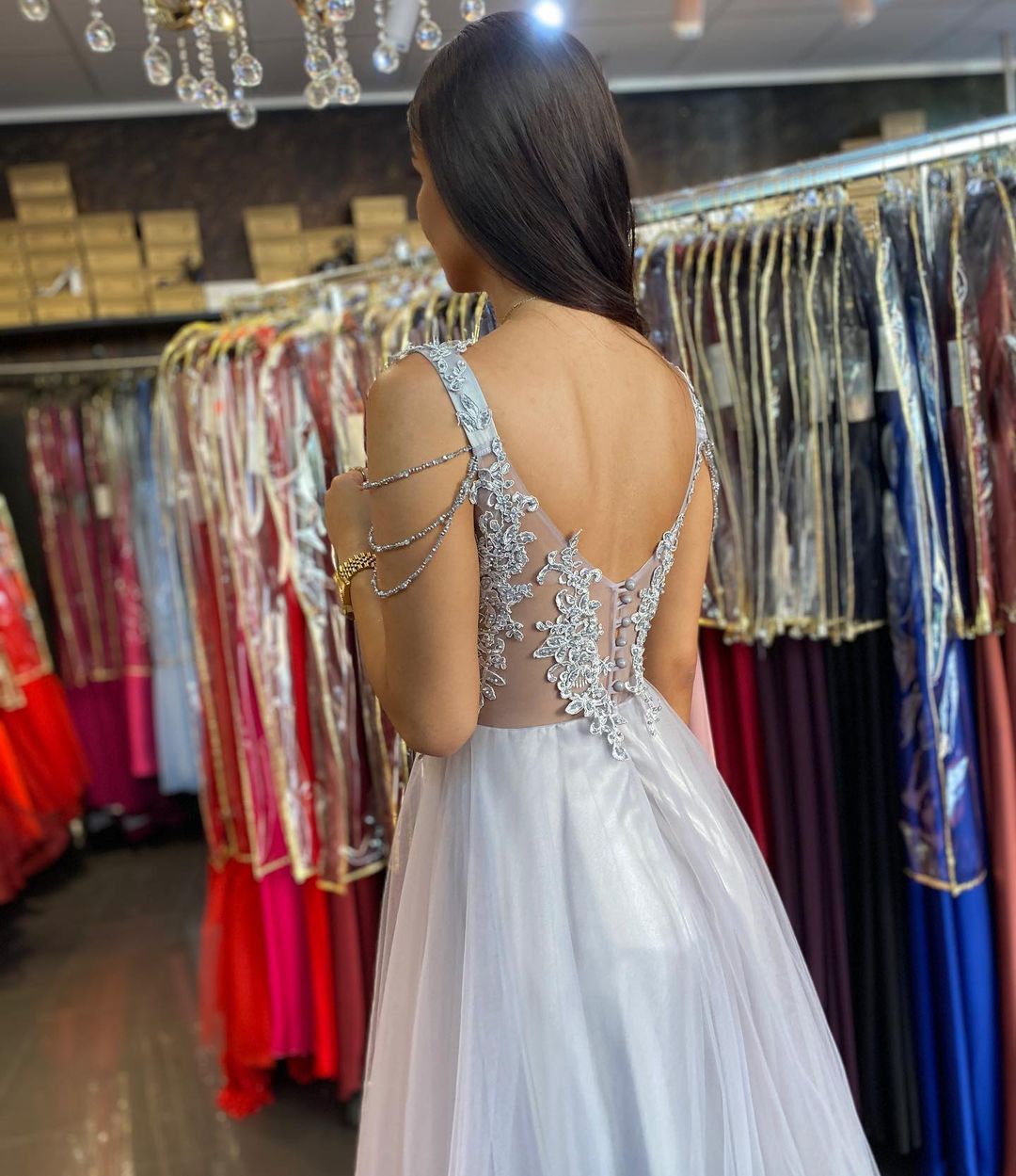 Langes A-Linien-Ballkleid mit Herzausschnitt, Spitze und Perlenbesatz aus Tüll und Rückenfrei