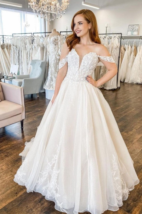 Langes A-Linien-Brautkleid mit Herzausschnitt, schulterfrei und rückenfrei mit Spitzenapplikationen