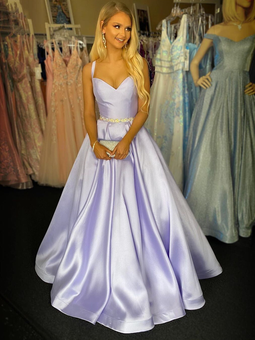 Vestidos de fiesta formales de satén con escote en forma de A, tirantes finos y bolsillos