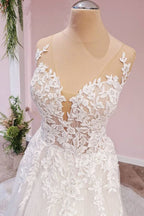 Langes A-Linien-Brautkleid mit rückenfreiem Tüll und Applikationen