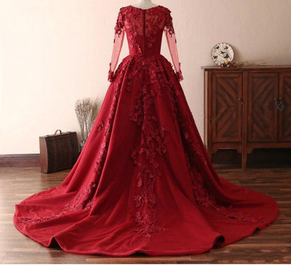 Langes A-Linien-Ballkleid aus Tüll mit 3D-Blumenapplikationen und Spitze
