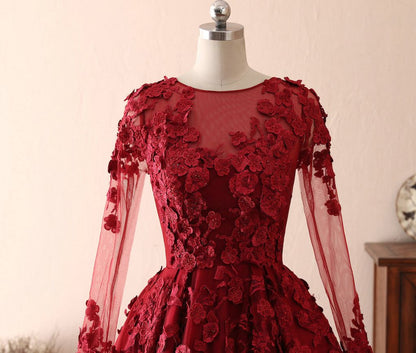Langes A-Linien-Ballkleid aus Tüll mit 3D-Blumenapplikationen und Spitze