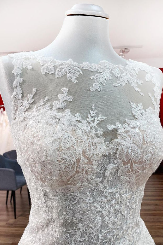 Langes A-Linien-Brautkleid mit Tüll und Spitzenapplikationen
