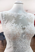Langes A-Linien-Brautkleid mit Tüll und Spitzenapplikationen