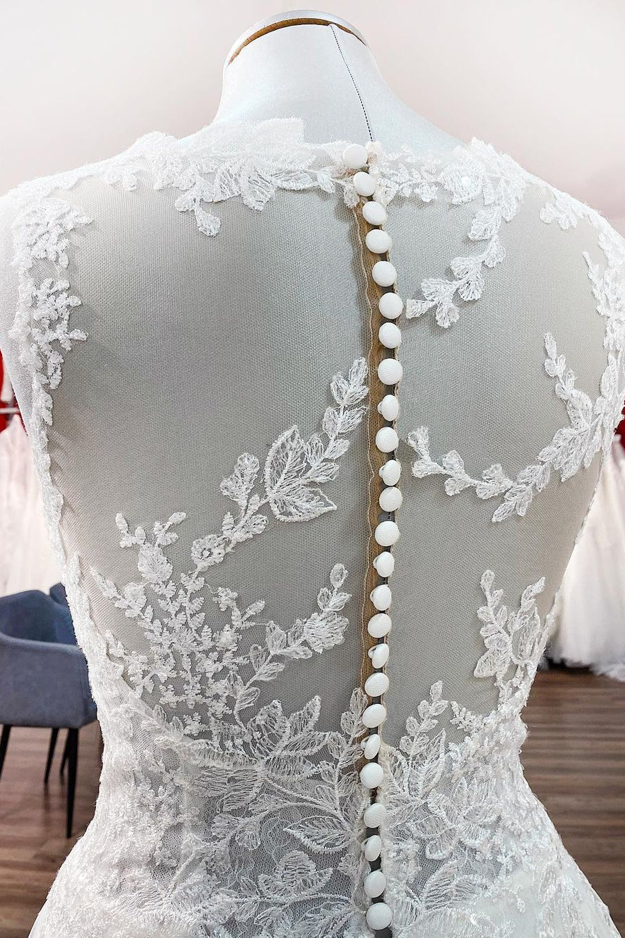 Langes A-Linien-Brautkleid mit Tüll und Spitzenapplikationen