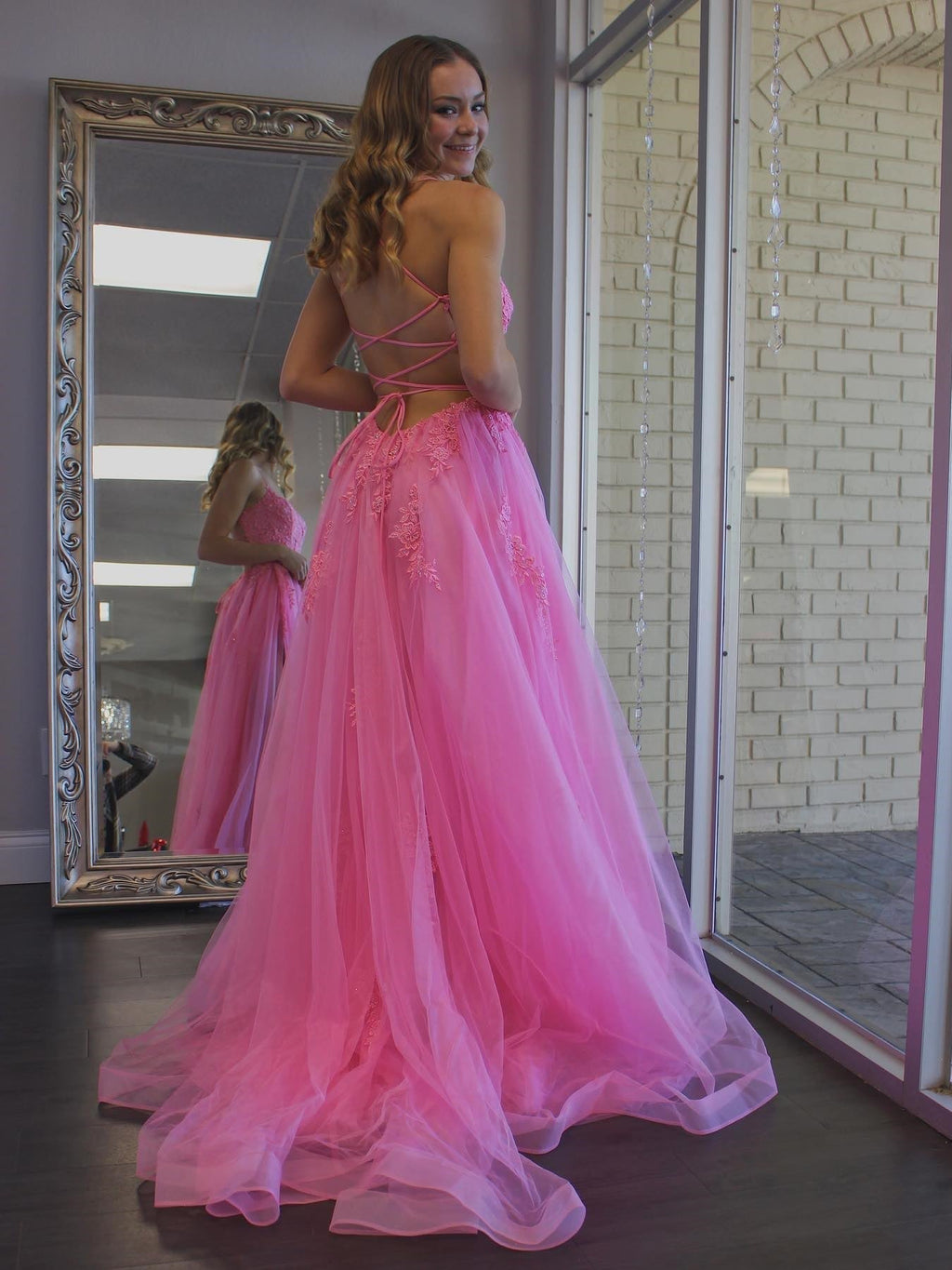 Langes rückenfreies A-Linien-Ballkleid aus Tüllspitze mit Schlitz in Rosa