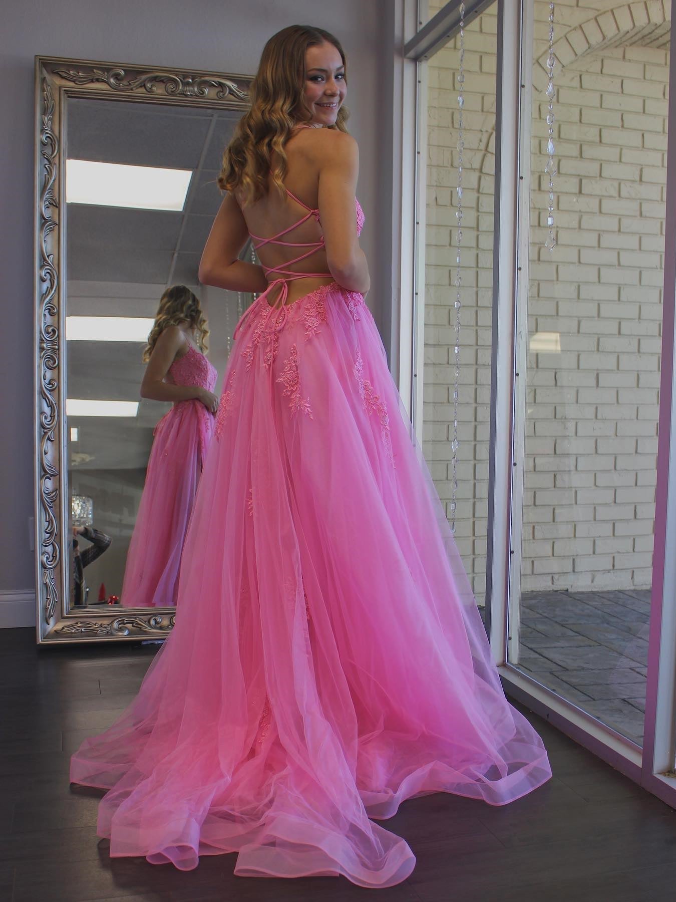 Langes rückenfreies A-Linien-Ballkleid aus Tüllspitze mit Schlitz in Rosa
