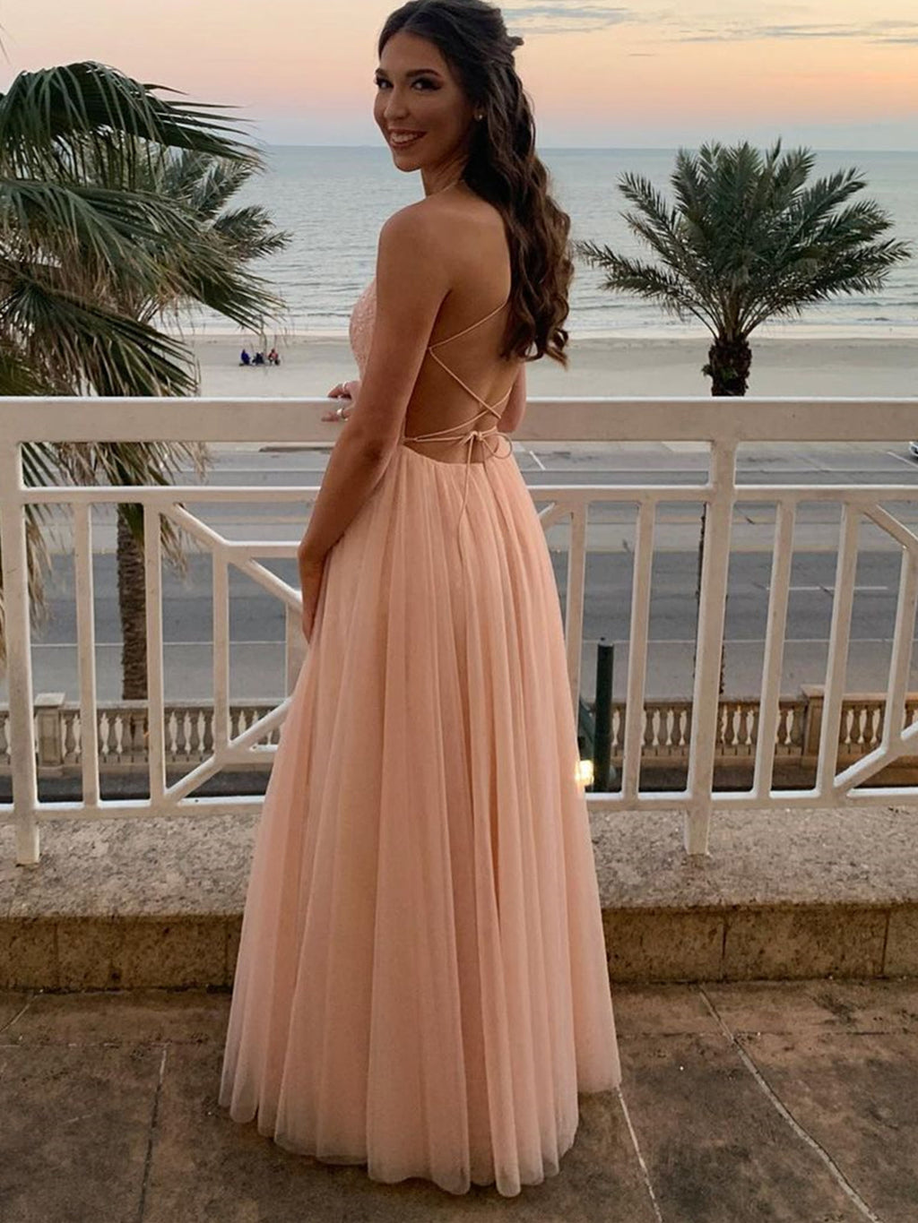 Vestidos de fiesta formales largos de tul con encaje y espalda abierta