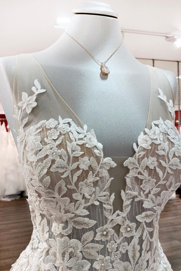 Long A-line Tulle Sleevless Ruffles Jewel Wedding Dress With Lace Appliques