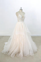Vestido de novia largo de tul con encaje y apliques de escote en V y corte A