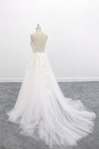 Langes A-Linien-Brautkleid mit V-Ausschnitt und rückenfreiem Spitzen-Tüll