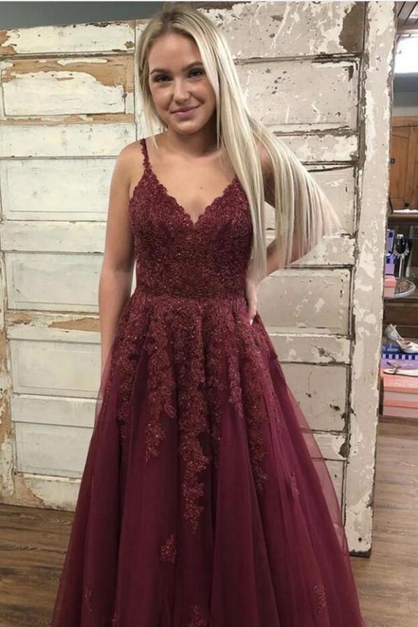 Langes A-Linien-Ballkleid mit V-Ausschnitt, Spaghettiträgern, rückenfreiem Spitzen-Tüll-Applikationen