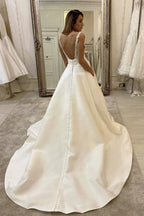Vestido de novia largo de corte A con escote en V, tirantes finos, espalda descubierta y bolsillos