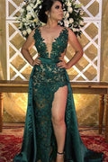 Langes Abendkleid in A-Linie mit V-Ausschnitt, Trägern, Applikationen, Spitze und Schlitz