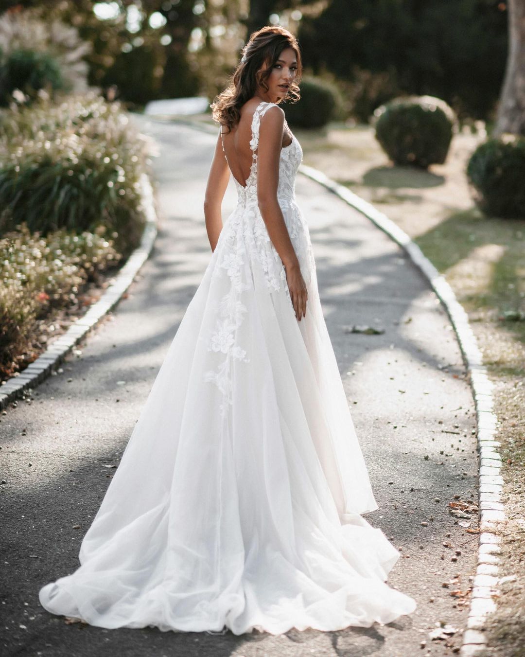 Long A-line V-neck Tulle Backless Lace Wedding Dress