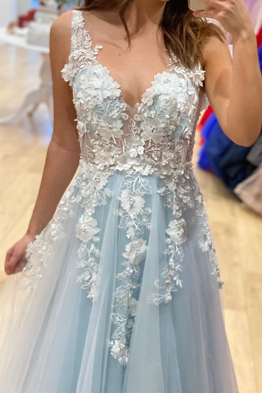 Langes A-Linien-Abschlussballkleid mit V-Ausschnitt und Tüllspitze und 3D-Blumen