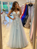 Langes A-Linien-Abschlussballkleid mit V-Ausschnitt und Tüllspitze und 3D-Blumen