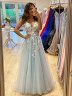 Langes A-Linien-Abschlussballkleid mit V-Ausschnitt und Tüllspitze und 3D-Blumen