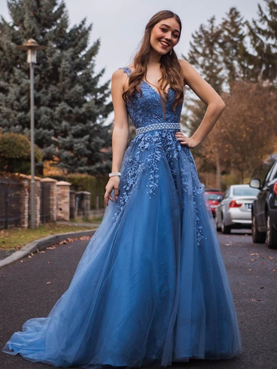 Langes A-Linien-Ballkleid mit V-Ausschnitt, Tüll und Spitzenapplikationen und Gürtel