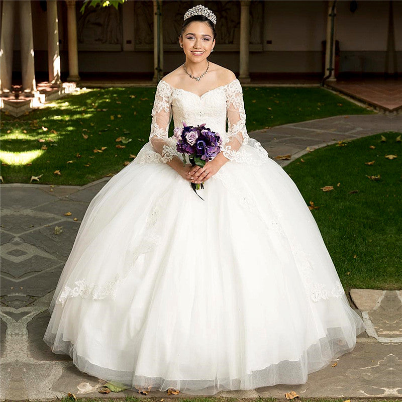Langes, schulterfreies weißes Quinceanera-Kleid aus Tüll mit Ärmeln