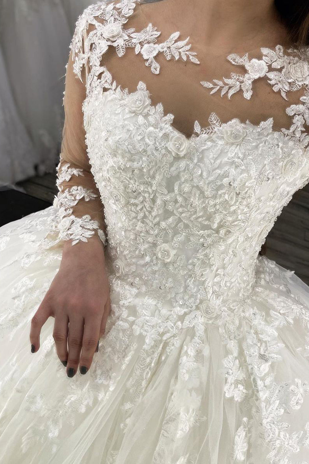 Long Ball Gown Sweetheart Appliques Lace Tulle Wedding Dress with Sleeves