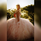 Langes Ballkleid mit V-Ausschnitt und Tüll für die Quinceanera