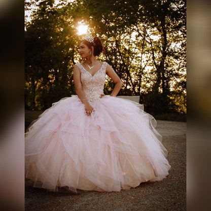 Langes Ballkleid mit V-Ausschnitt und Tüll für die Quinceanera