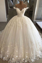 Vestidos de novia largos de tul con encaje y hombros descubiertos