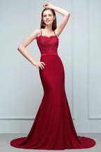 Vestidos de fiesta largos color burdeos con escote en forma de corazón, corte sirena y apliques de cuentas