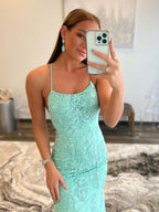 Vestido de fiesta largo de sirena con espalda descubierta y encaje verde menta