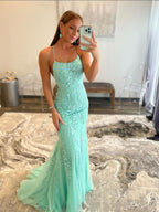 Vestido de fiesta largo de sirena con espalda descubierta y encaje verde menta